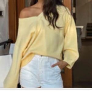 NEW!  Stitch and Feather Oversized Yellow Sweater Size Small